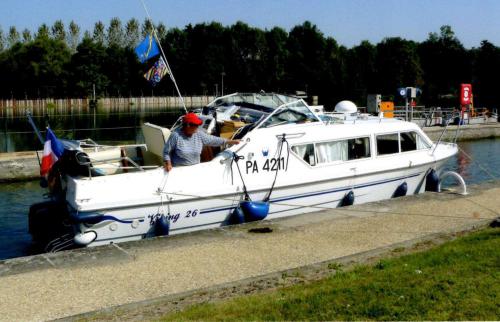 VIKING 26 WIDE BEAM "Renaissance"